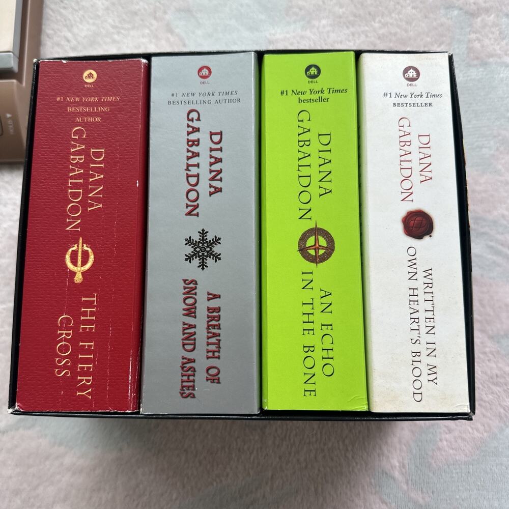 Diana Gabaldon Outlander Series 5-8 Mass Market Paper Back Box Set GUC